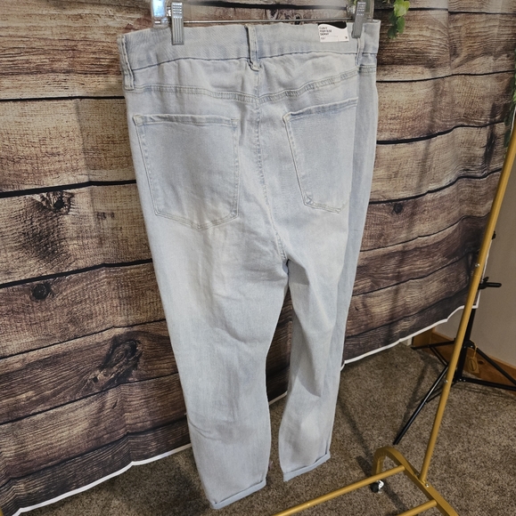 Ladies NWT jeans - Picture 2 of 2